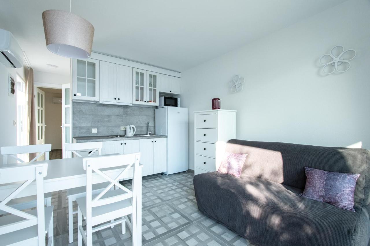 Boka 2 Apartman Krasići Kültér fotó